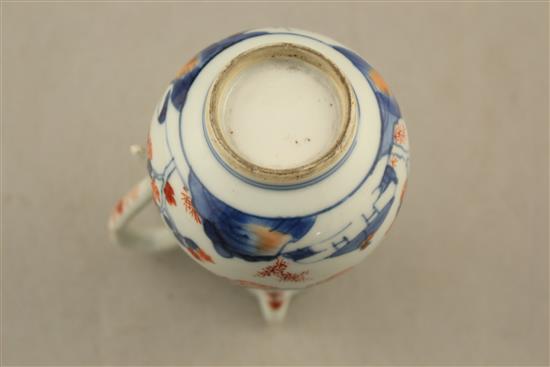 A Chinese Imari chocolate pot and cover, Kangxi period, 15cm.